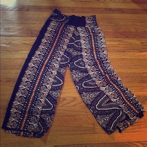 Beautiful printed Palazzo pants. Very comfortable.